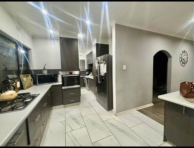 4 BEDROOM PROPERTY TO RENT IN VANDERBIJLPARK SE 3